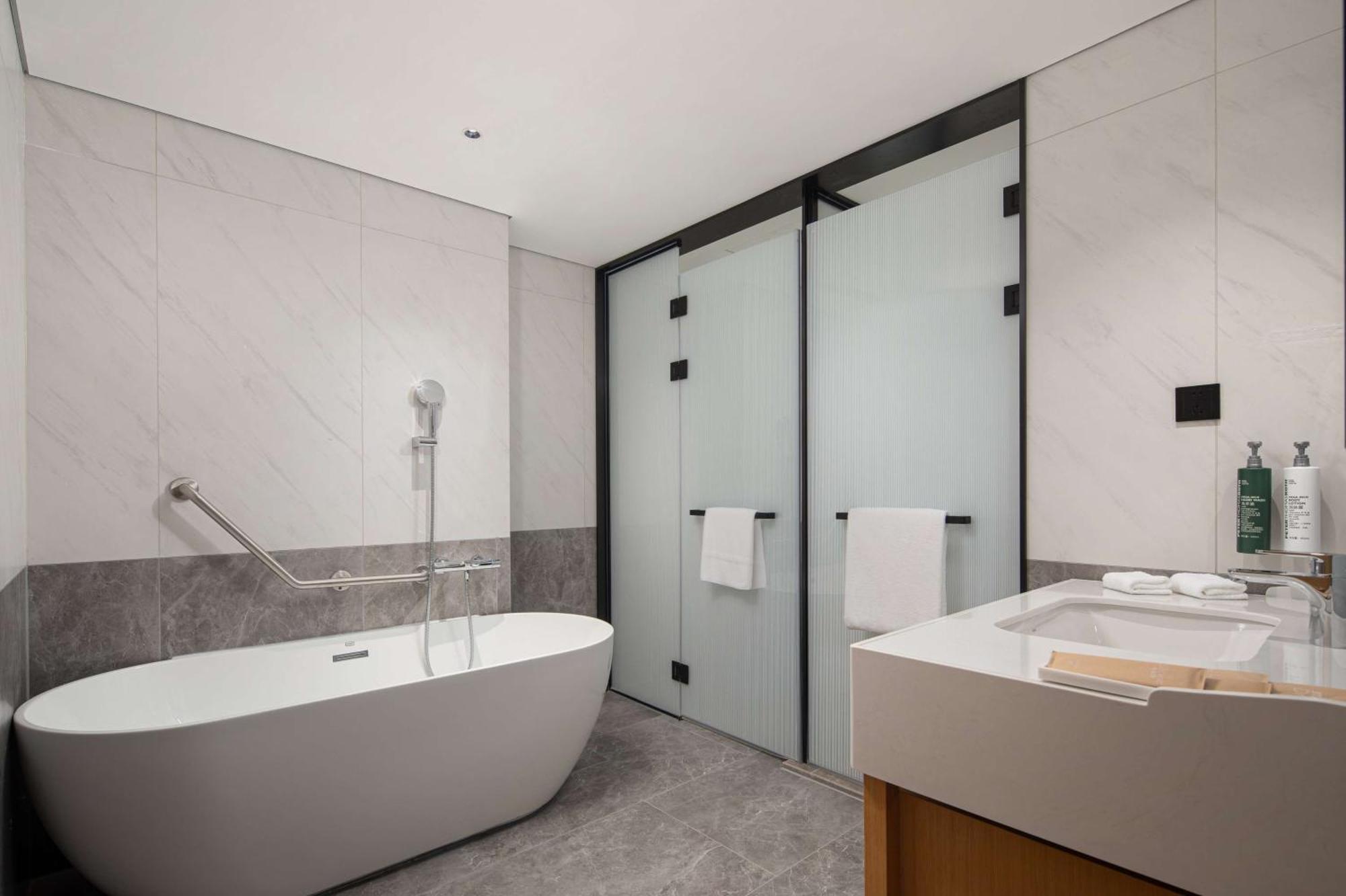 Hilton Garden Inn Chengde Mountain Resort ภายนอก รูปภาพ