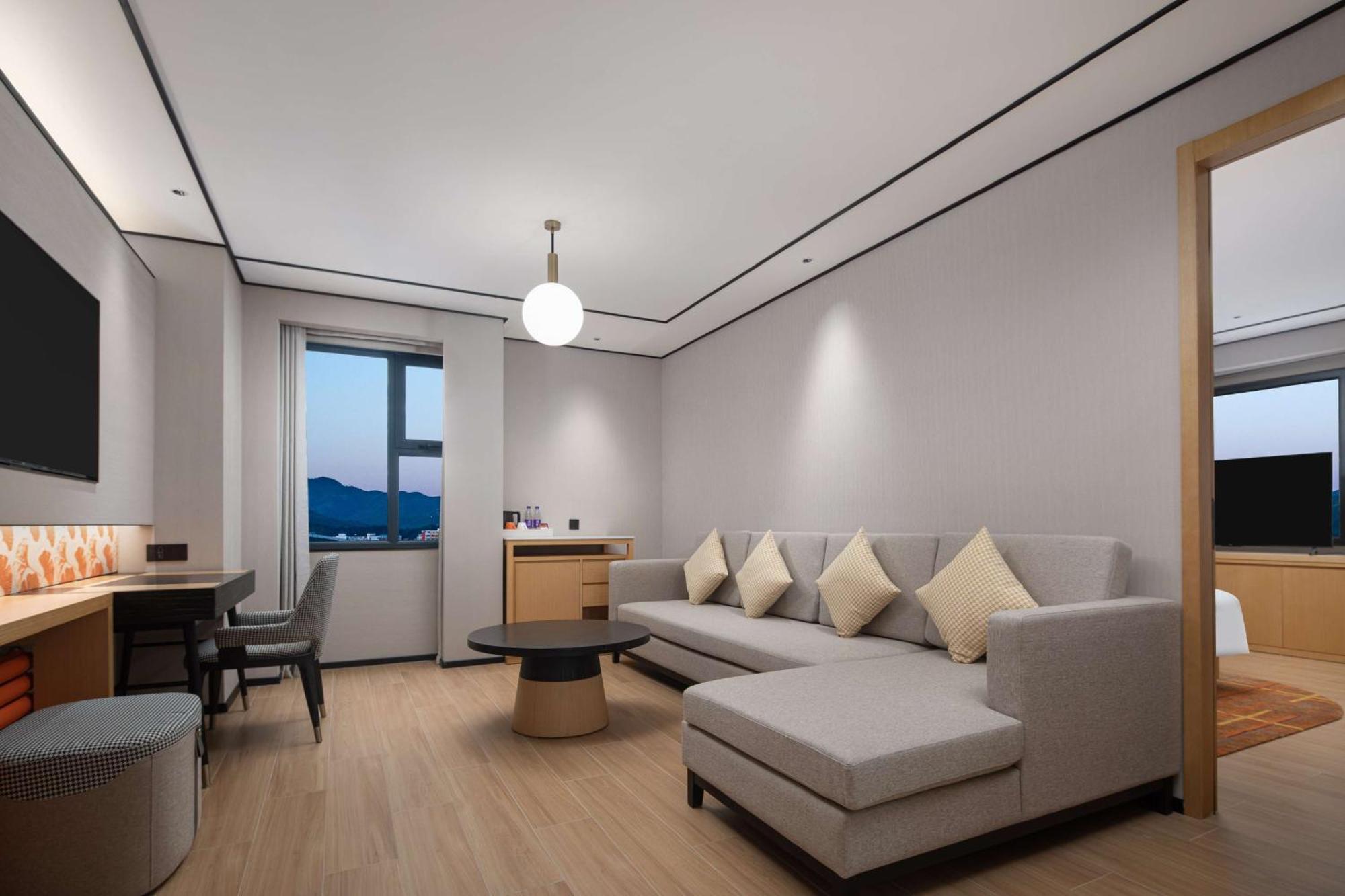 Hilton Garden Inn Chengde Mountain Resort ภายนอก รูปภาพ