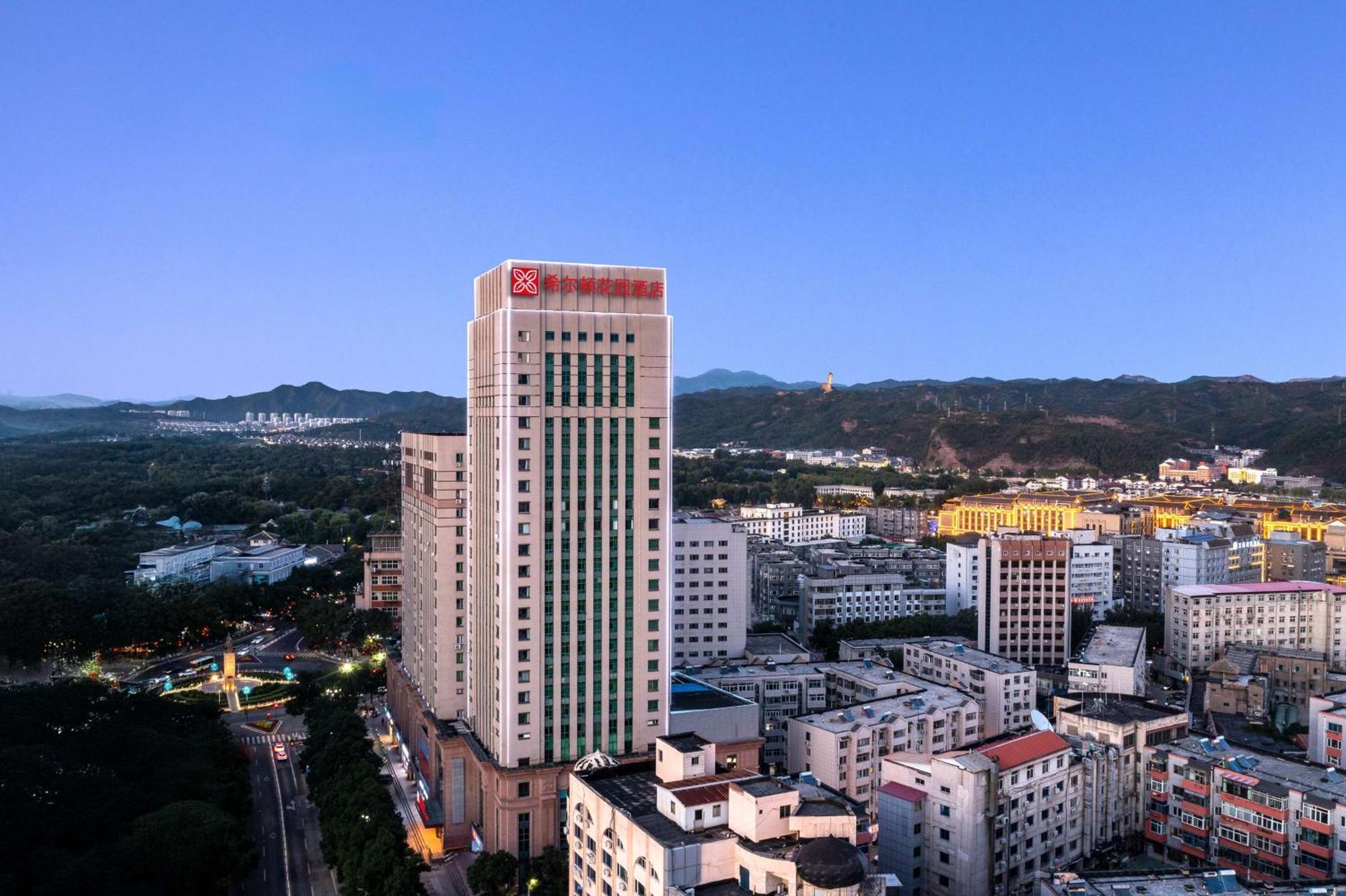 Hilton Garden Inn Chengde Mountain Resort ภายนอก รูปภาพ